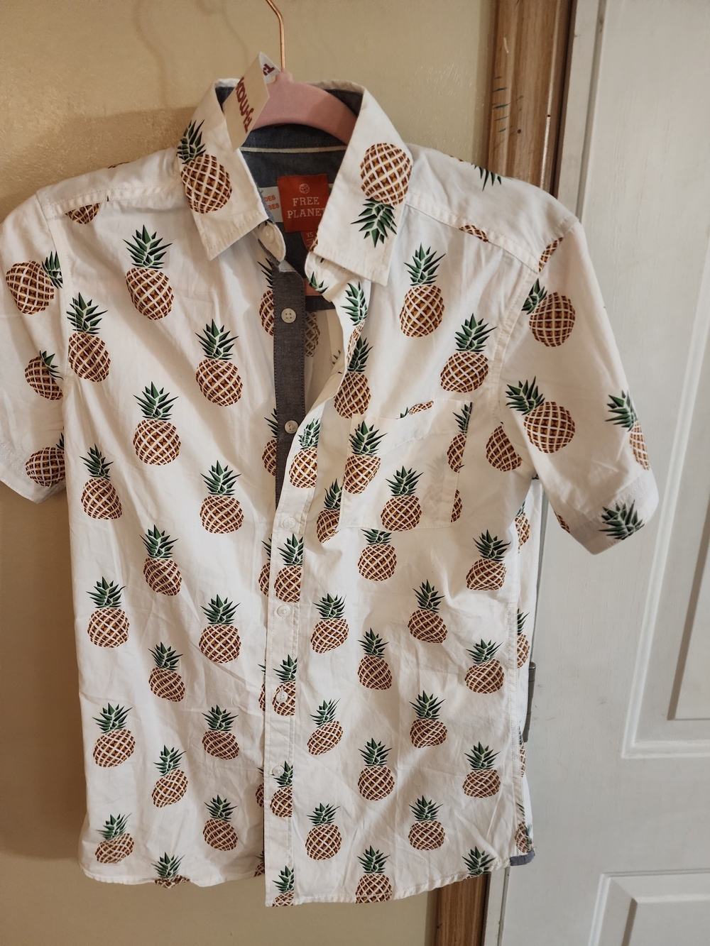 Free Planet White Pineapple-Print Short Sleeve Button-Up Shirt Xs